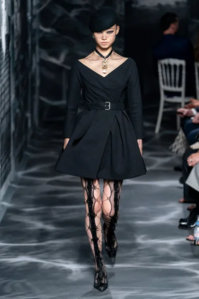 Look 16